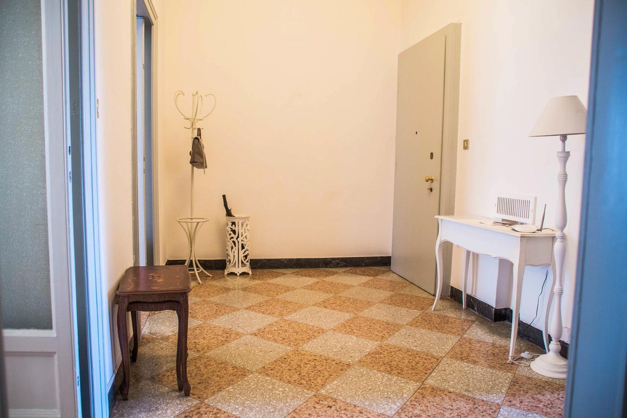 Adelaide Central Apartment Милано Екстериор снимка