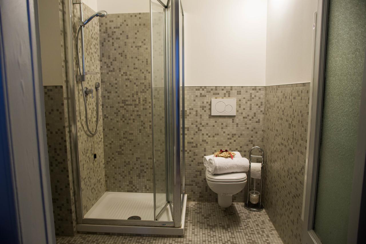 Adelaide Central Apartment Милано Екстериор снимка