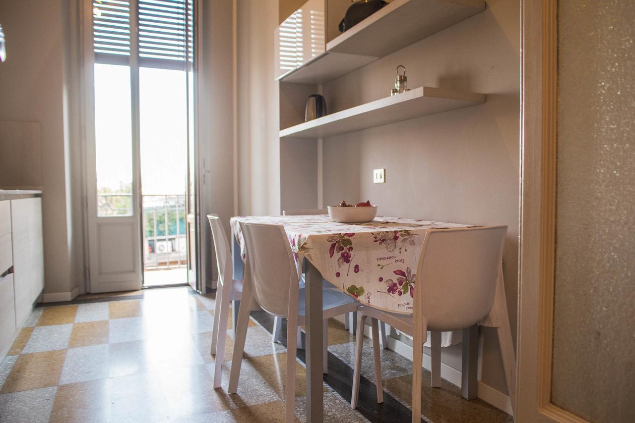 Adelaide Central Apartment Милано Екстериор снимка